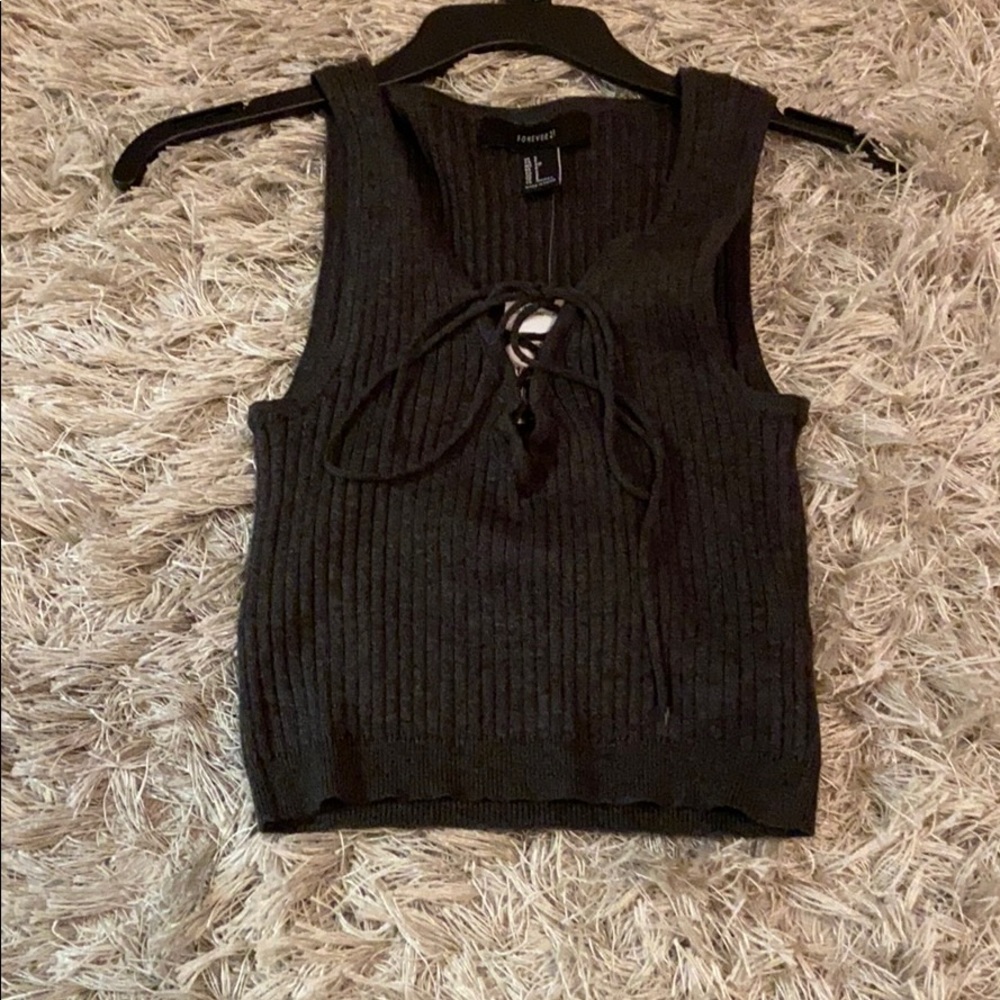 Women’s gray crop top